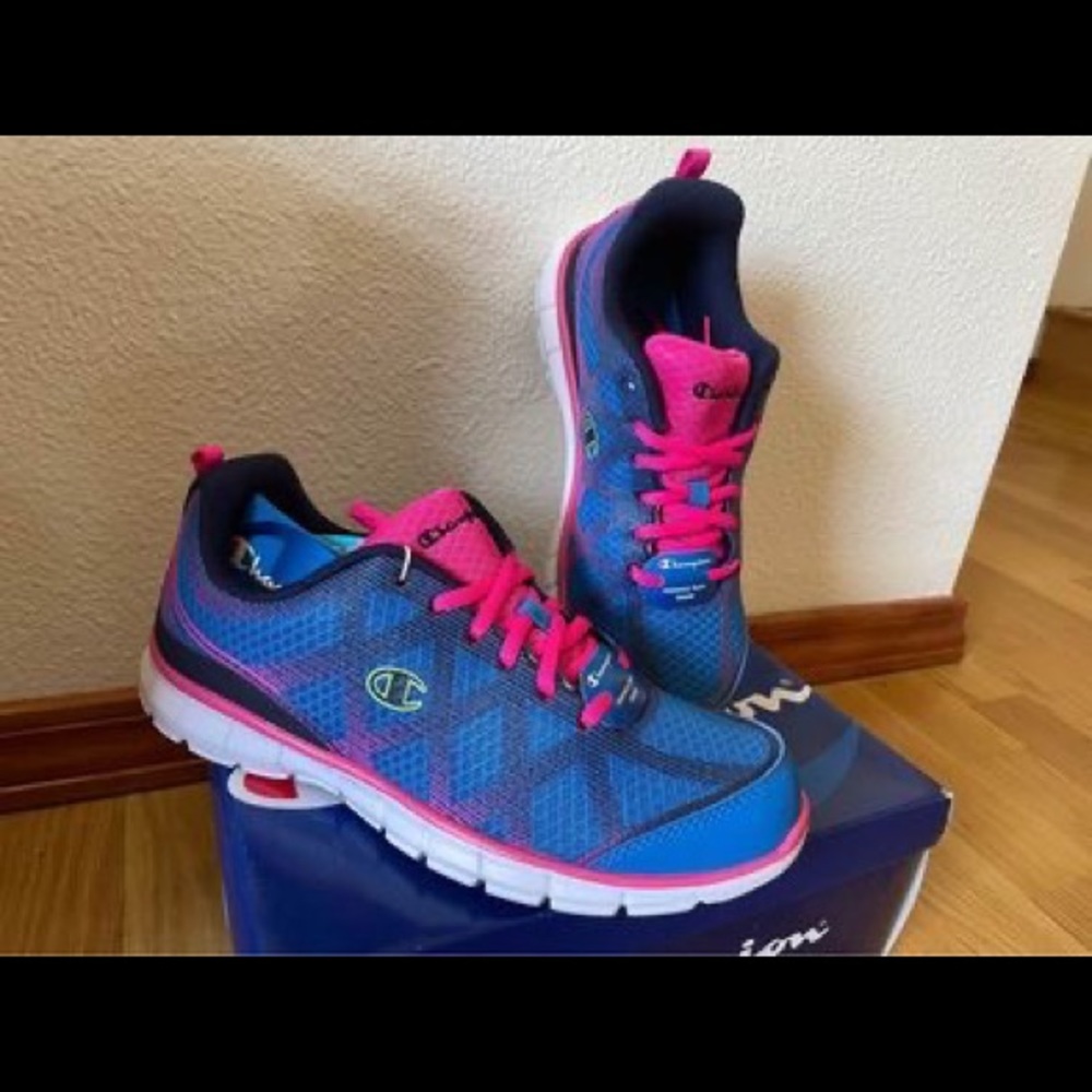CHAMPION GIRL RUNNER SHOES. Size 5.5Y equal W7